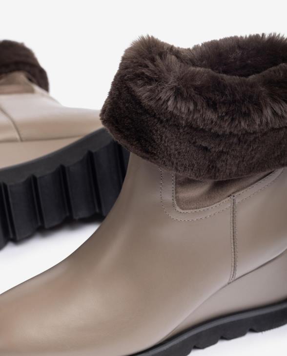 Women Unisa Ankle boot with a wedge and warm lining Brown0X8N963