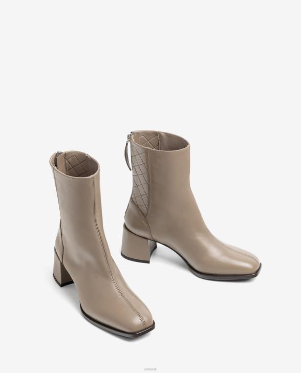 Women Unisa Square toe ankle boot with a wide heel Brown0X8N991