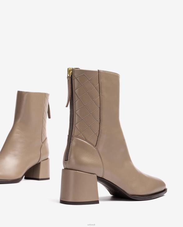 Women Unisa Square toe ankle boot with a wide heel Brown0X8N991